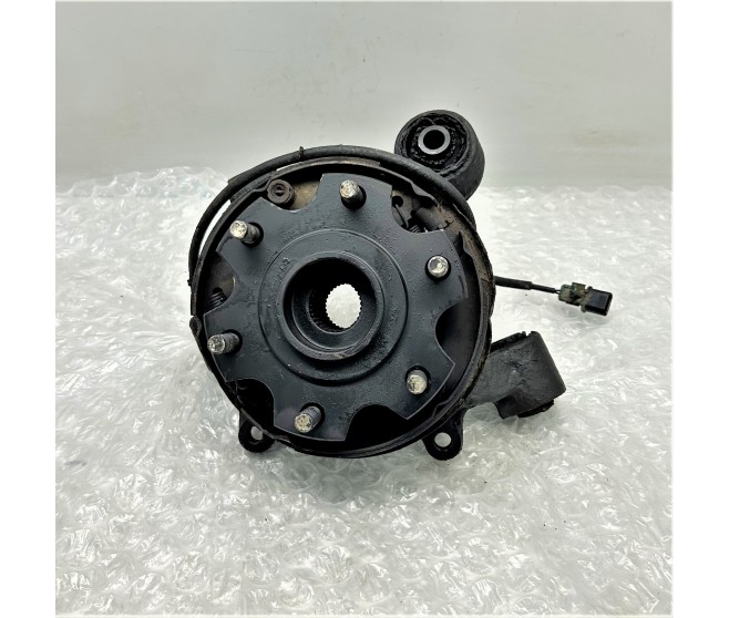 REAR RIGHT HUB WITH KNUCKLE AND ABS SENSOR FOR A MITSUBISHI PAJERO/MONTERO - V97W