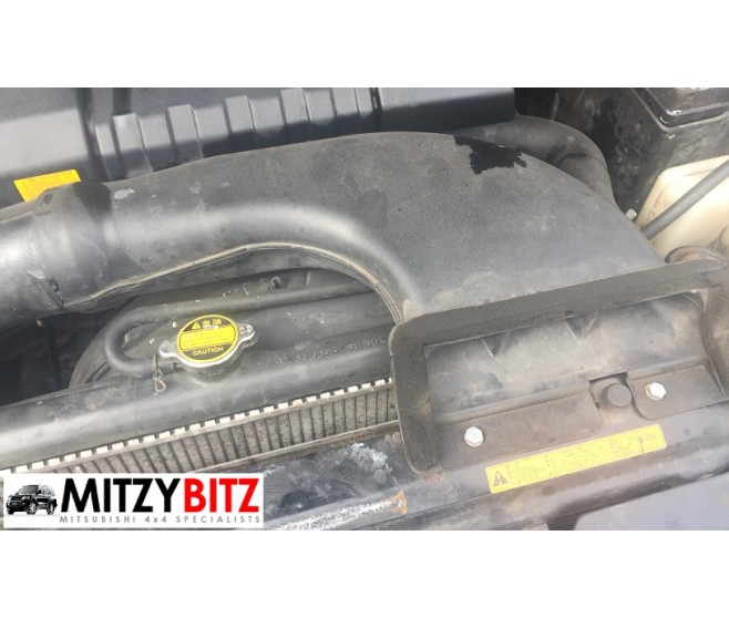 AIR CLEANER INTAKE DUCT FOR A MITSUBISHI PAJERO/MONTERO - V75W