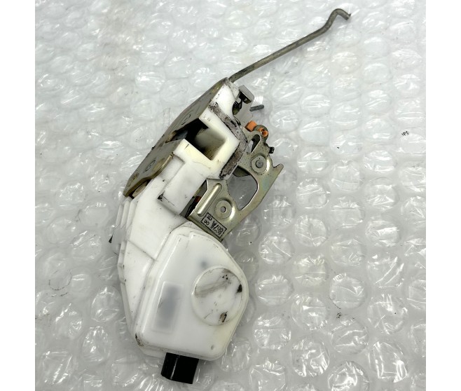 DOOR LATCH FRONT LEFT FOR A MITSUBISHI L200 - K67T