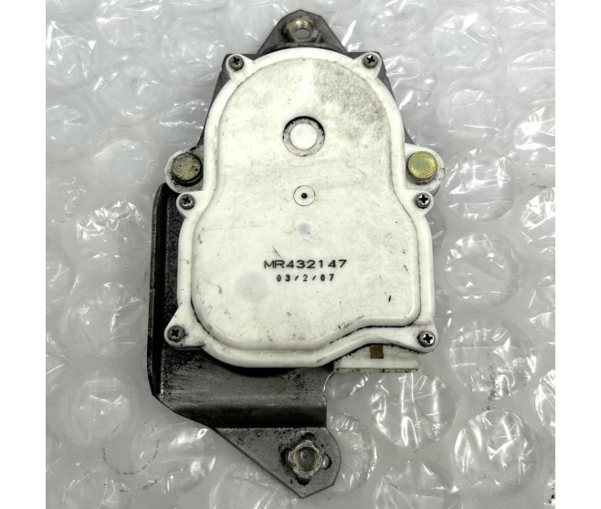 DOOR LOCK ACTUATOR REAR FOR A MITSUBISHI L200 - K74T