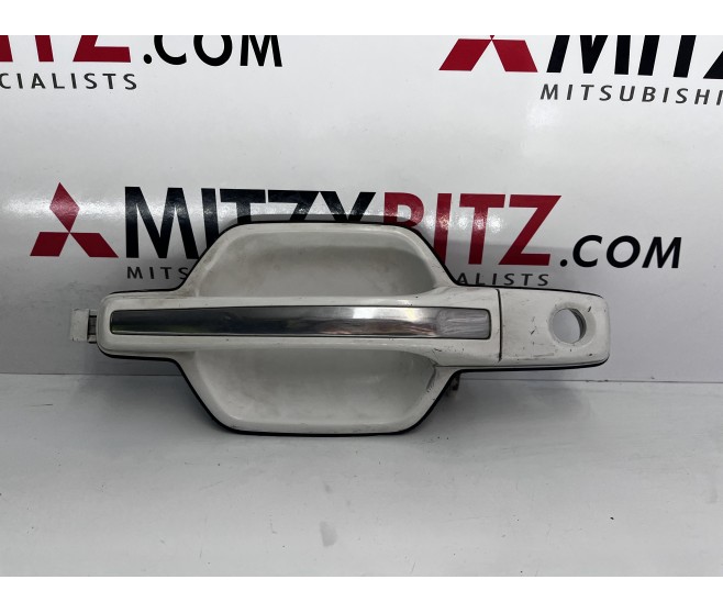 FRONT RIGHT DOOR HANDLE  FOR A MITSUBISHI V60,70# - FRONT DOOR LOCKING