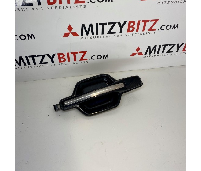 REAR LEFT OUTER DOOR HANDLE FOR A MITSUBISHI PAJERO - V76W