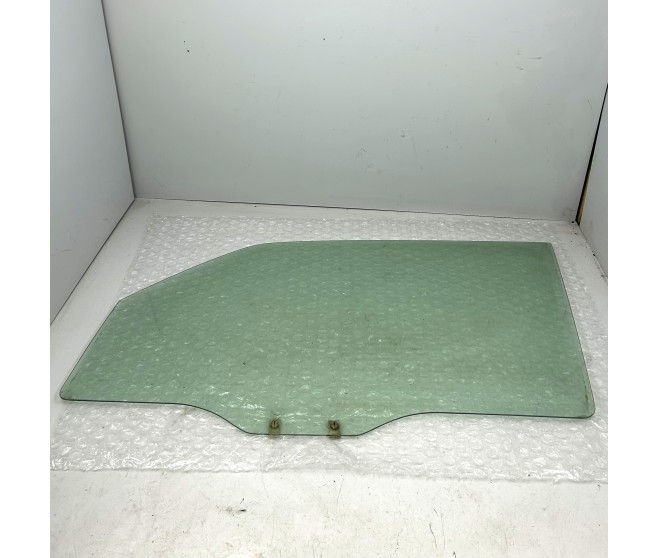 FRONT DOOR WINDOW GLASS LEFT FOR A MITSUBISHI V88W - 3200D-TURBO/SHORT WAGON<07M-> - GLS(NSS4/EURO4/OPEN TYPE DPF),S5FA/T LHD / 2006-09-01 -> - FRONT DOOR WINDOW GLASS LEFT