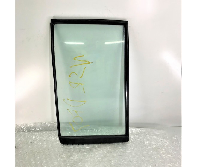 STATIONARY DOOR GLASS REAR LEFT FOR A MITSUBISHI V90# - REAR DOOR PANEL & GLASS