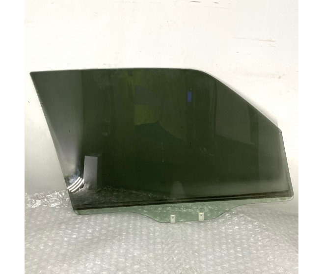 FRONT LEFT DOOR GLASS FOR A MITSUBISHI V98W - 3200D-TURBO/LONG WAGON<07M-> - GLX(NSS4/7SEATER/EURO4),S5FA/T RUSSIA / 2006-08-01 -> - 