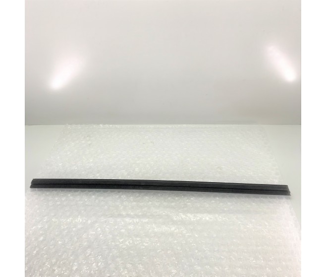 DOOR BELT WEATHERSTRIP FRONT RIGHT FOR A MITSUBISHI PAJERO/MONTERO - V76W