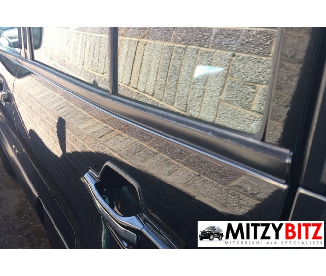 REAR LEFT DOOR TO GLASS WEATHERSTRIP MOULDING FOR A MITSUBISHI PAJERO - V73W