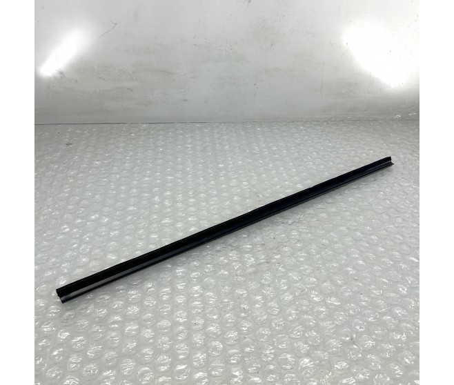 WEATHERSTRIP REAR DOOR BELT INNER RIGHT FOR A MITSUBISHI PAJERO - V98W