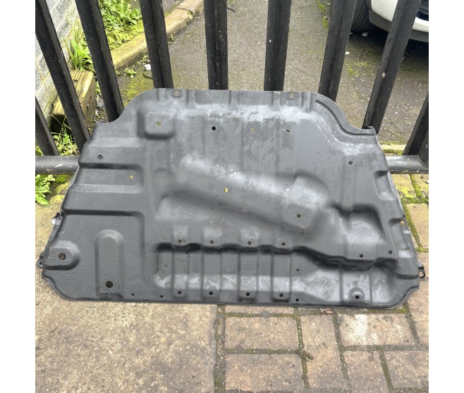 REAR UNDER ENGINE GEARBOX SKID PLATE FOR A MITSUBISHI PAJERO - V78W