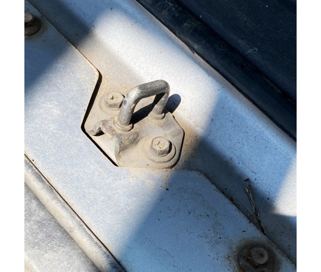 TAILGATE LATCH STRIKER FOR A MITSUBISHI NATIVA - K97W