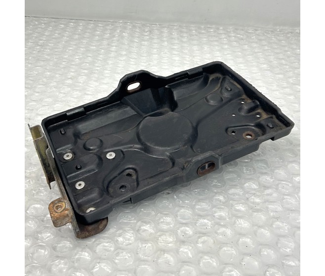 FRONT BATTERY TRAY FOR A MITSUBISHI PAJERO/MONTERO - V88W