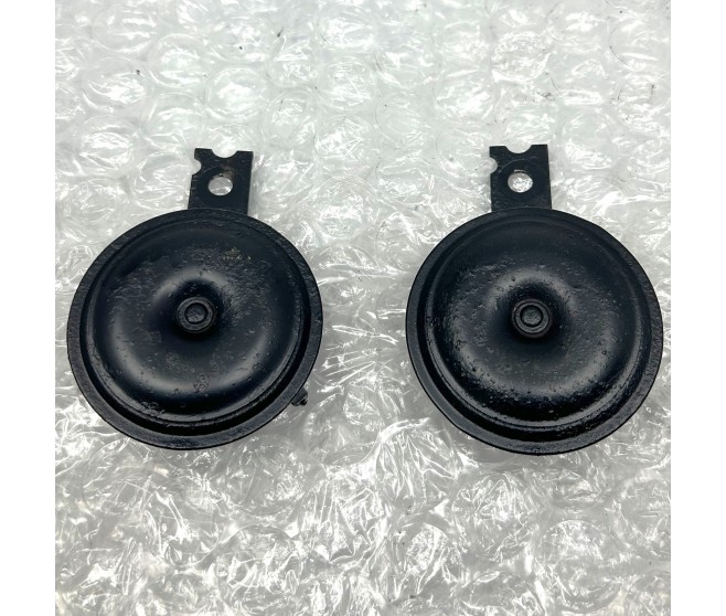 HIGH AND LOW TONE HORN FOR A MITSUBISHI PAJERO/MONTERO - V65W