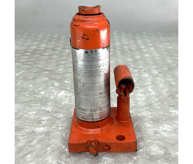 BOTTLE JACK FOR A MITSUBISHI DELICA SPACE GEAR/CARGO - PD8W