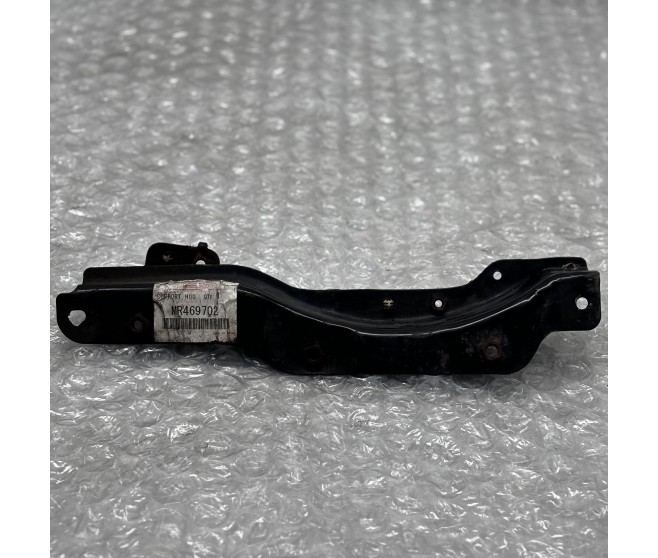 HOOD LATCH SUPPORT FOR A MITSUBISHI MONTERO SPORT - K99W