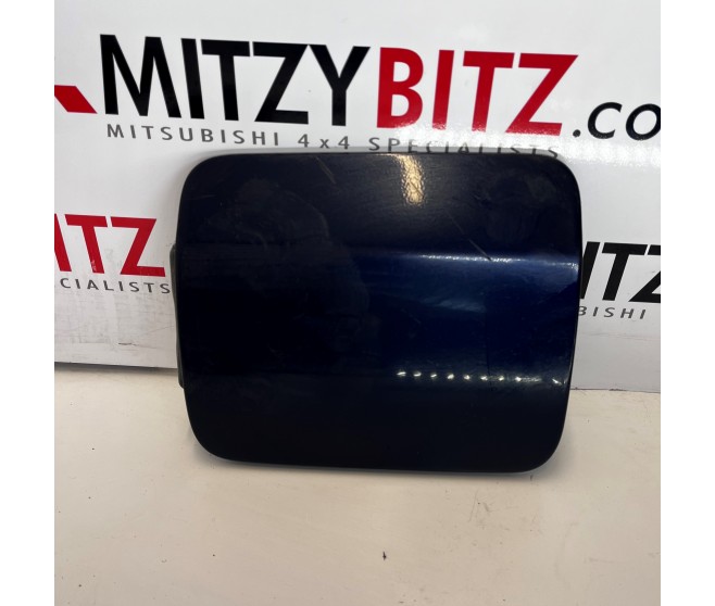 FUEL FILLER FLAP LID COVER FOR A MITSUBISHI PAJERO - V75W