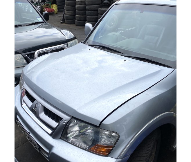 BONNET HOOD FOR A MITSUBISHI PAJERO/MONTERO - V73W