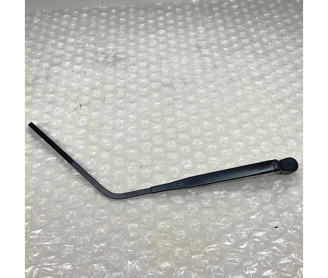 REAR WINDOW WIPER ARM FOR A MITSUBISHI PAJERO - V77W