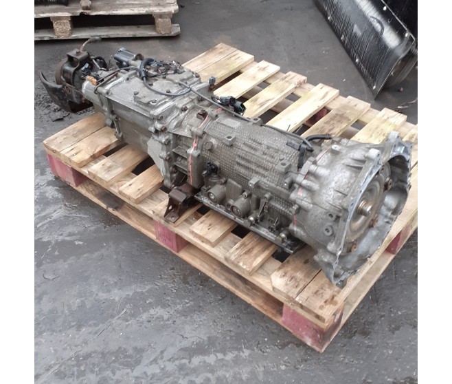 AUTOMATIC GEARBOX AND TRANSFER BOX  FOR A MITSUBISHI PAJERO - V65W