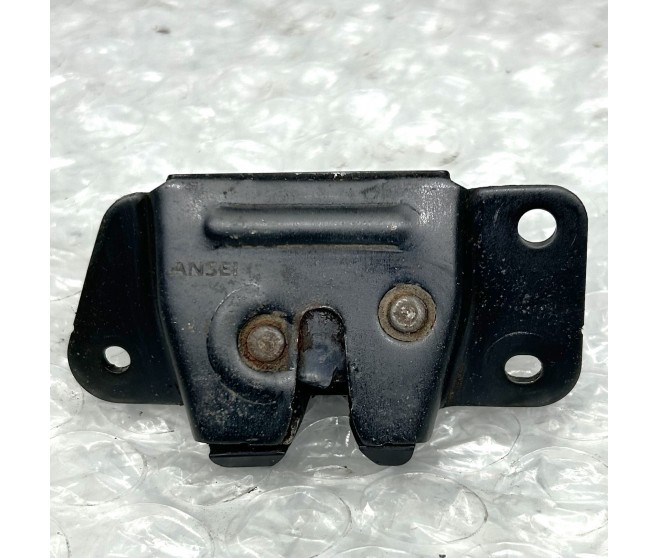 TAILGATE LATCH FOR A MITSUBISHI SPACE GEAR/L400 VAN - PA3V