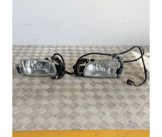 FOG LAMPS WITH LOOM KIT FOR A MITSUBISHI PAJERO/MONTERO - V65W