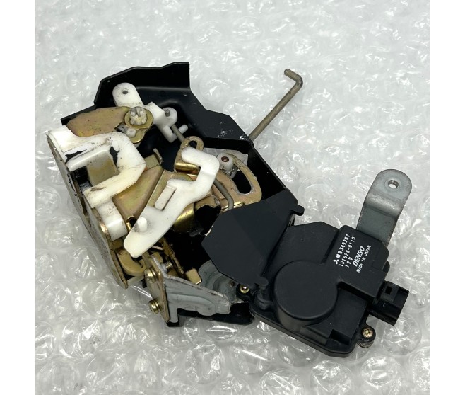 DOOR LATCH REAR LEFT FOR A MITSUBISHI PAJERO - V75W