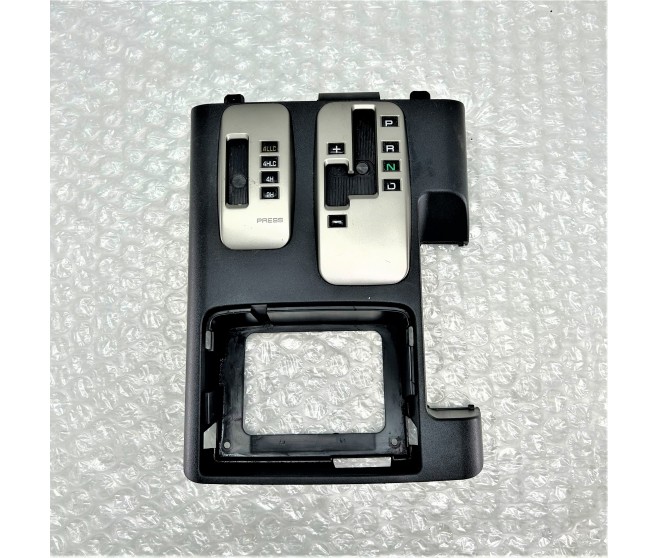 GEARSHIFT LEVER PANEL FOR A MITSUBISHI PAJERO - V78W