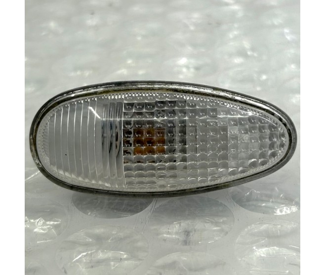 FRONT SIDE REPEATER INDICATOR FOR A MITSUBISHI PAJERO/MONTERO - V73W