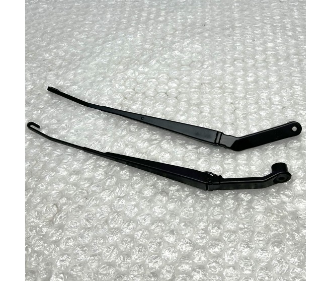 FRONT WINDSCREEN WIPER ARMS FOR A MITSUBISHI V60,70# - FRONT WINDSCREEN WIPER ARMS