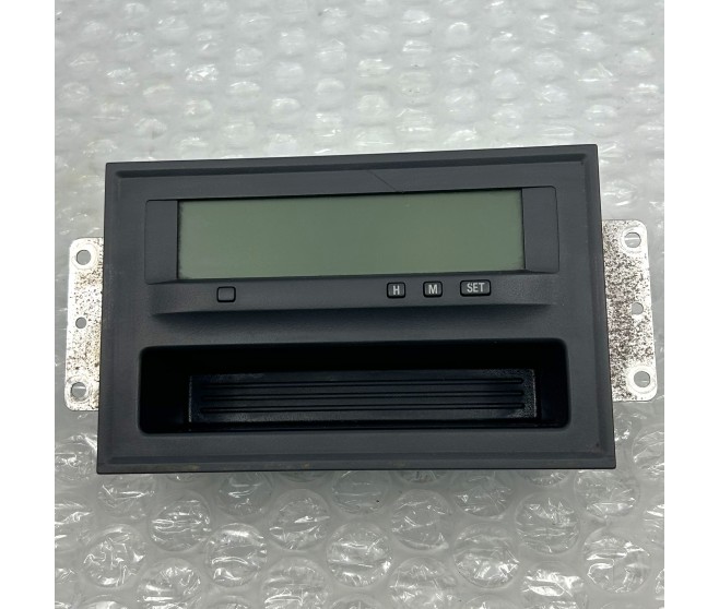 RADIO DIGITAL DASH DISPLAY FOR A MITSUBISHI PAJERO/MONTERO - V68W