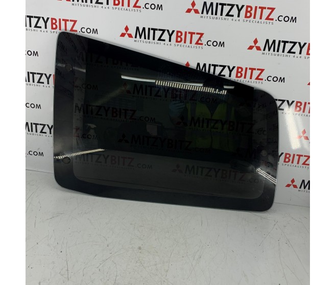 REAR LEFT QUARTER GLASS WINDOW FOR A MITSUBISHI PAJERO/MONTERO - V67W