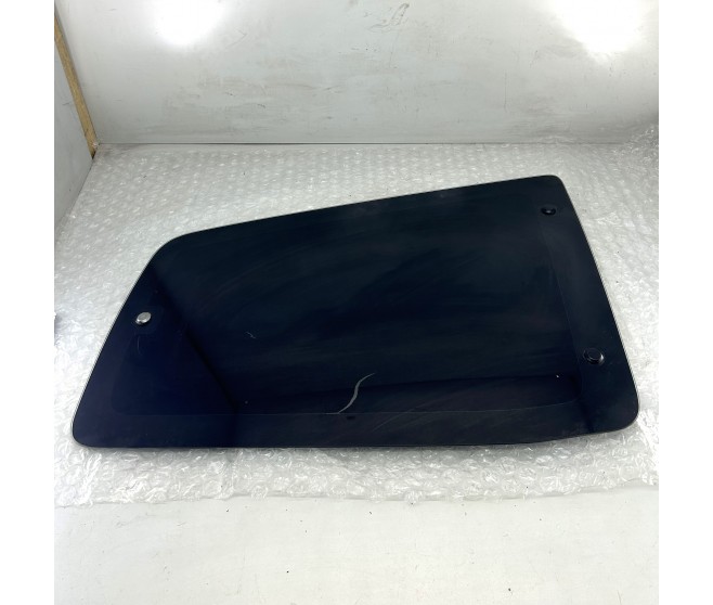 QUARTER GLASS REAR RIGHT FOR A MITSUBISHI V80# - QTR WINDOW GLASS & MOULDING