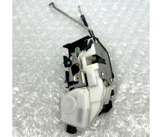 DOOR LATCH FRONT RIGHT FOR A MITSUBISHI V88W - 3200D-TURBO/SHORT WAGON<07M-> - GLS(NSS4/EURO4/DPF),S5FA/T RHD / 2006-09-01 -> - 