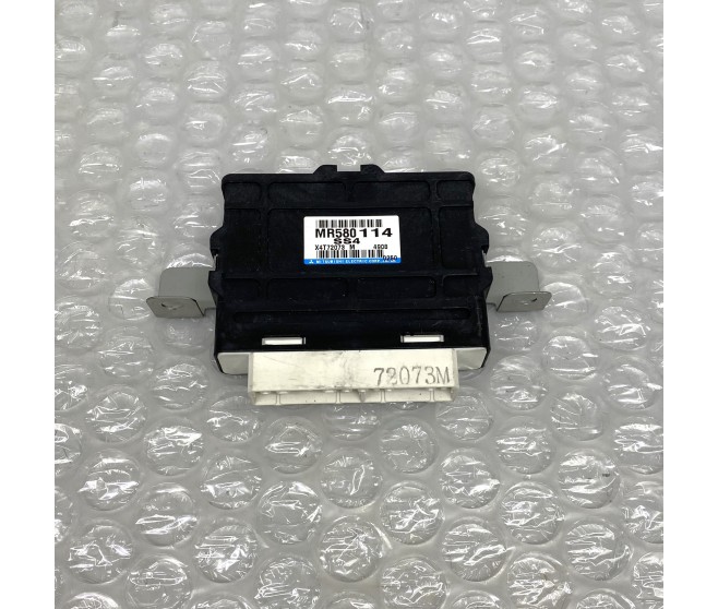 4WD INDICATOR CONTROL UNIT FOR A MITSUBISHI PAJERO - V75W