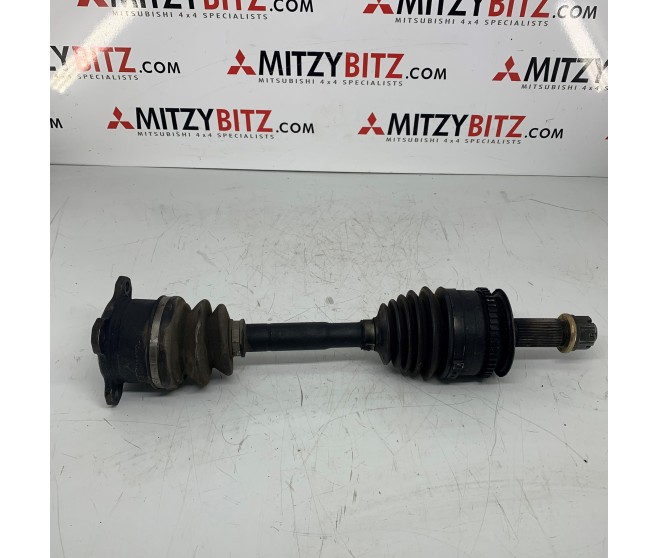 FRONT RIGHT DRIVESHAFT FOR A MITSUBISHI TRITON - KB8T