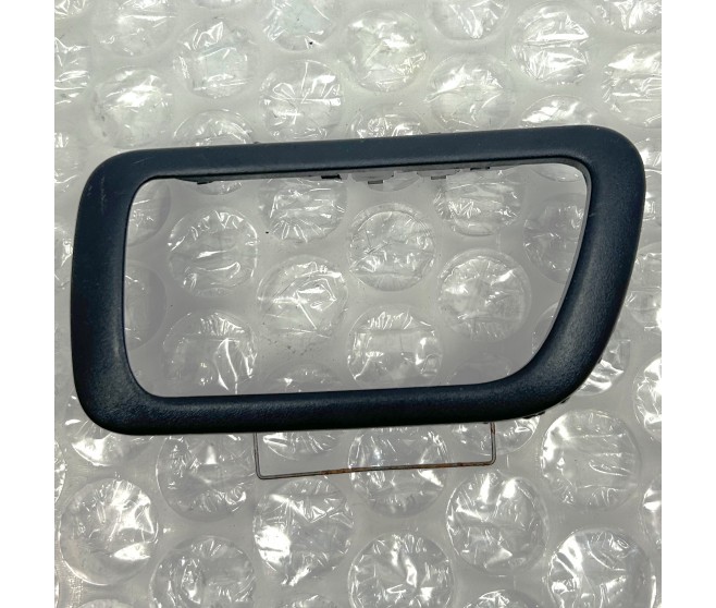 COVER DOOR INSIDE HANDLE LEFT FOR A MITSUBISHI PAJERO - V73W