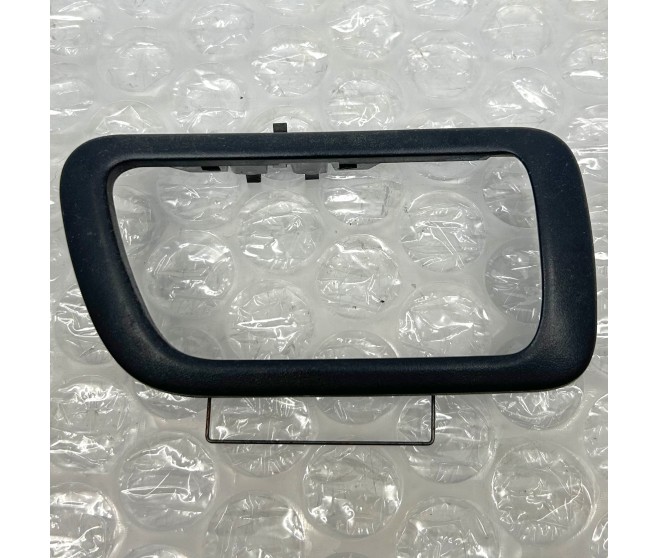 RIGHT INSIDE DOOR TRIM FOR A MITSUBISHI PAJERO - V75W