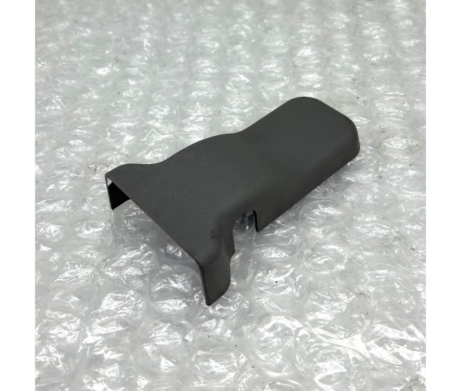 2ND SEAT ANCHOR COVER FOR A MITSUBISHI PAJERO - V77W