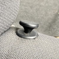 REAR SEAT FOLDING KNOB AND RETAINER