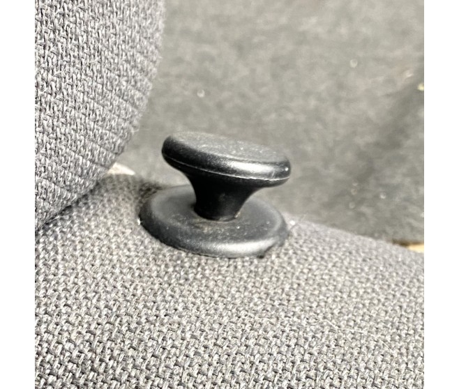 REAR SEAT FOLDING KNOB AND RETAINER