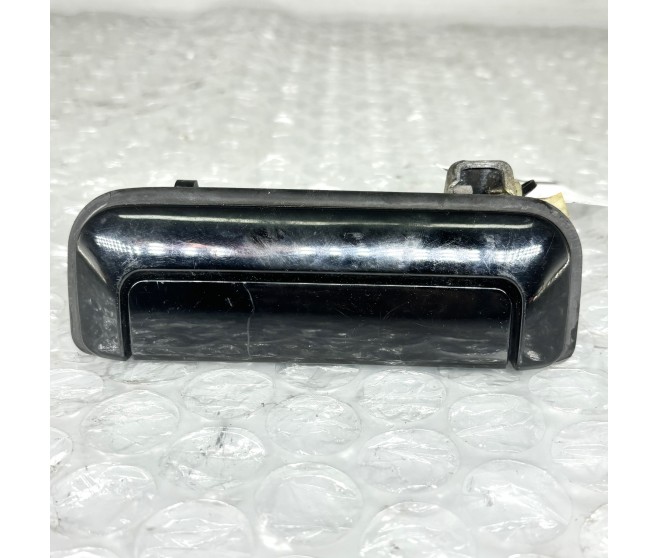 OUTSIDE DOOR HANDLE REAR RIGHT FOR A MITSUBISHI MONTERO SPORT - K86W