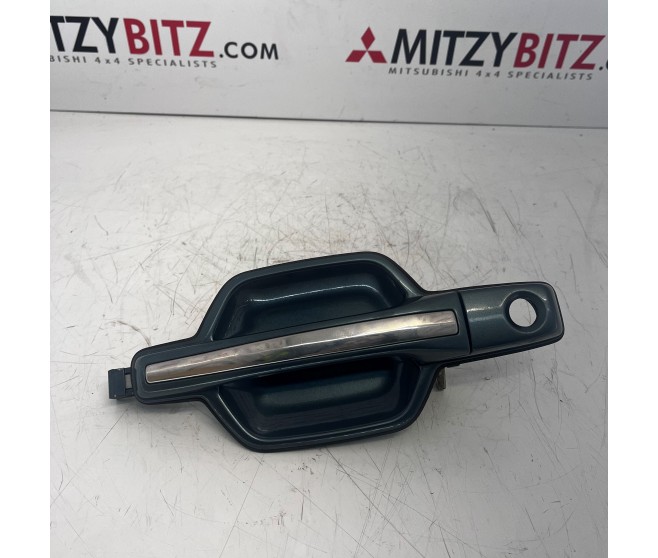 DOOR HANDLE FRONT RIGHT FOR A MITSUBISHI PAJERO - V65W