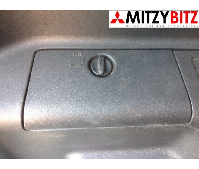 REAR LEFT POCKET LOCKING LID FOR A MITSUBISHI PAJERO/MONTERO - V77W
