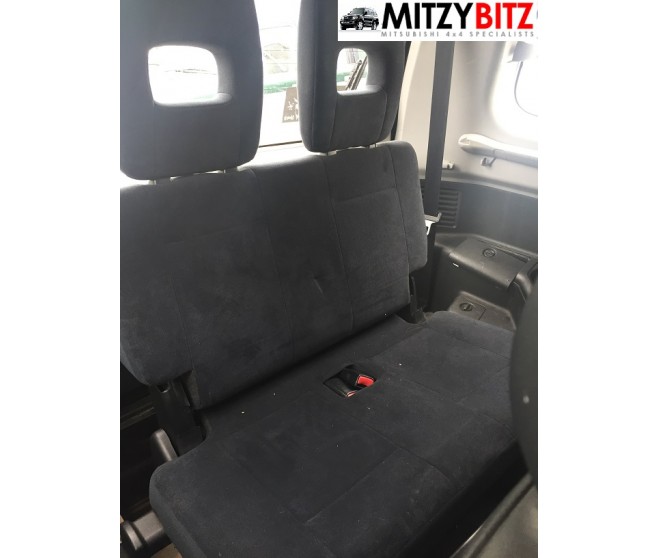 3RD ROW REAR SEAT FOR A MITSUBISHI PAJERO/MONTERO - V73W