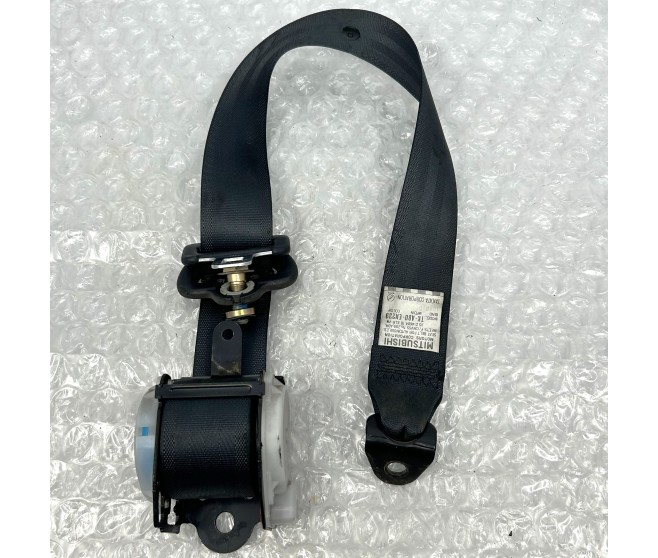 SEAT BELT 3RD ROW RIGHT FOR A MITSUBISHI PAJERO - V77W