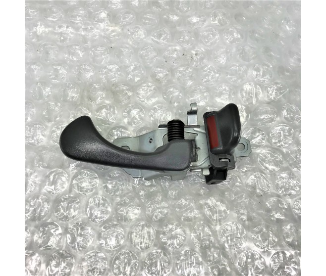 INSIDE DOOR HANDLE RIGHT FOR A MITSUBISHI NATIVA - K97W