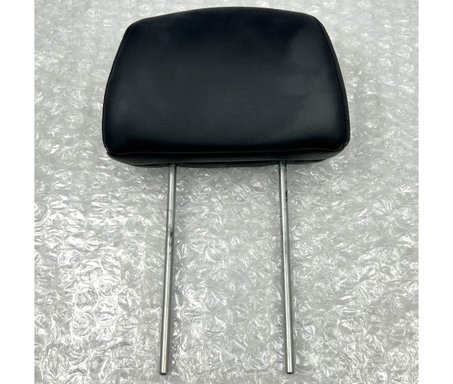 BLACK LEATHER MIDDLE ROW CENTRE HEAD REST  FOR A MITSUBISHI GENERAL (EXPORT) - SEAT