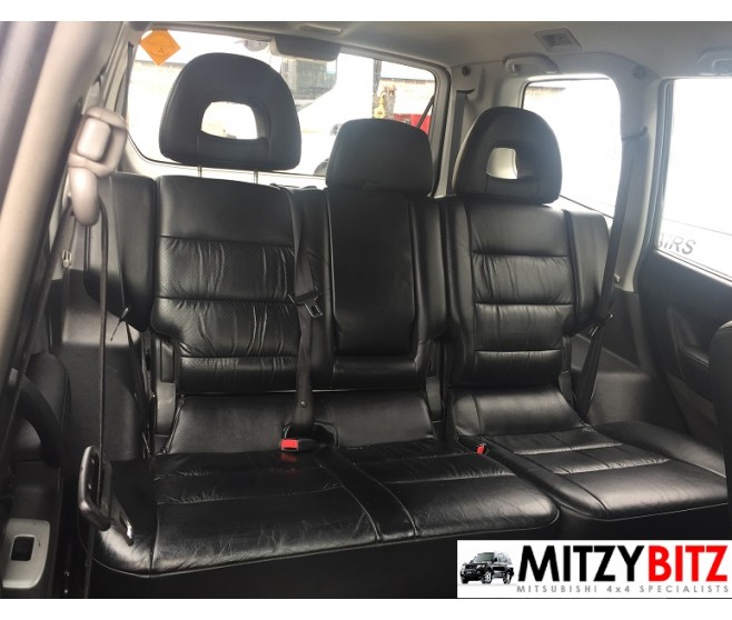 BLACK LEATHER MIDDLE ROW SPLIT SEAT FOR A MITSUBISHI V70# - REAR SEAT