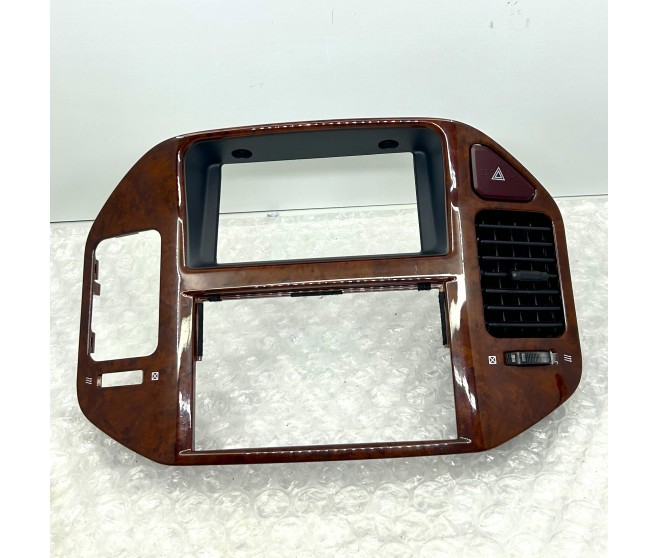 CENTRE INSTRUMENT PANEL FOR A MITSUBISHI PAJERO/MONTERO - V75W