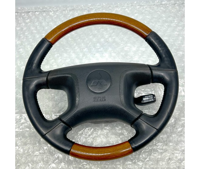 STEERING WHEEL FOR A MITSUBISHI PAJERO/MONTERO - V65W