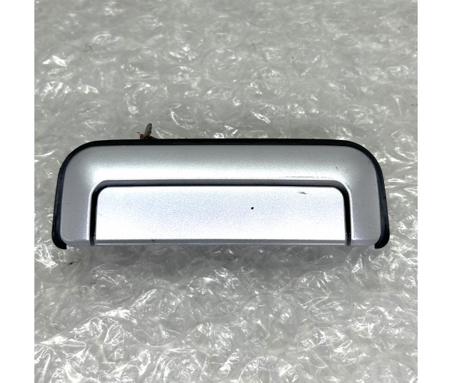 DOOR HANDLE REAR RIGHT FOR A MITSUBISHI K97W - 2800DIESEL/4WD - LS(WIDE),5FM/T BRAZIL / 1999-06-01 - 2006-08-31 - DOOR HANDLE REAR RIGHT